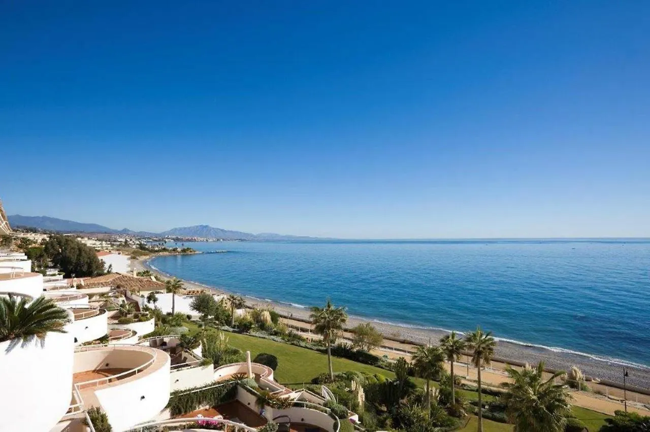 Immaculate 3-Bed Penthouse- Stunning Views location